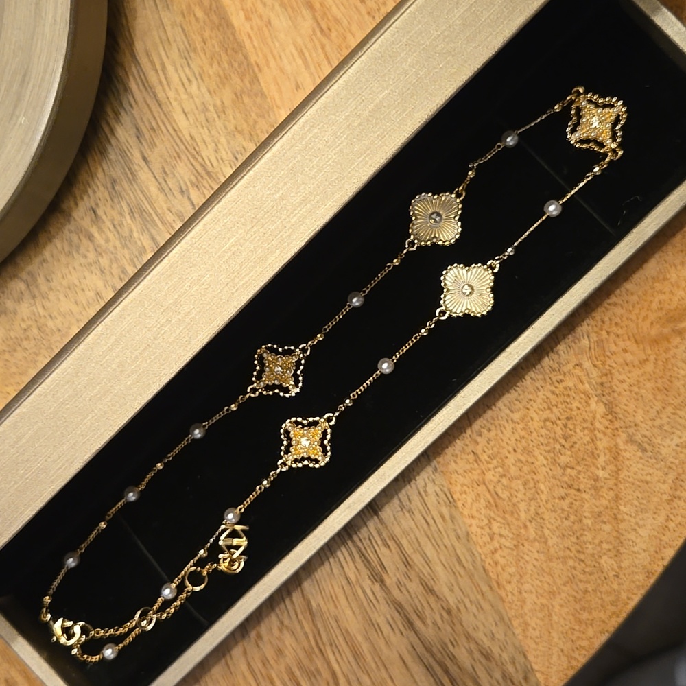 Womens Clover Vintage Replica Necklace Gold Small Pearls & Rhinestones 16 In